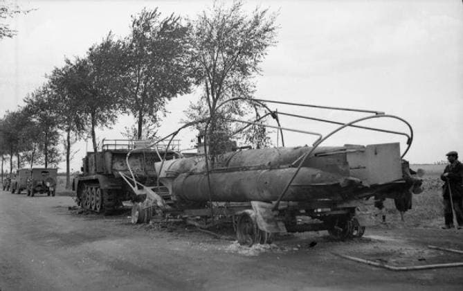 The British Army in North-west Europe 1944-45 The remains of a German midget submarine, abandoned by the roadside by retreating German forces near Arras, France. Copyright: xpiemagsx warofficeww2pie5222-4368 !ACHTUNG AUFNAHMEDATUM GESCHÄTZT!