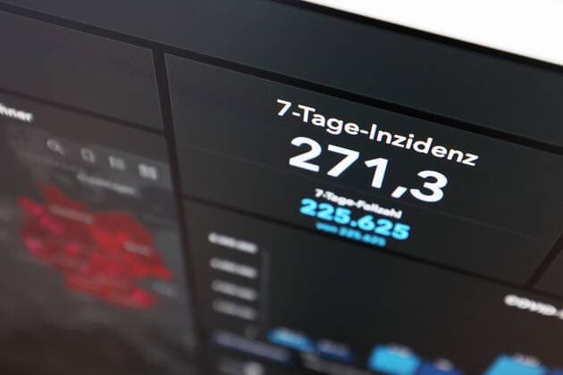 RKI dashboard, 7 day incidence is now 271.3 7 day incidence, RKI dashboard on a monitor on 25 08 2022 in Siegen Germany.
