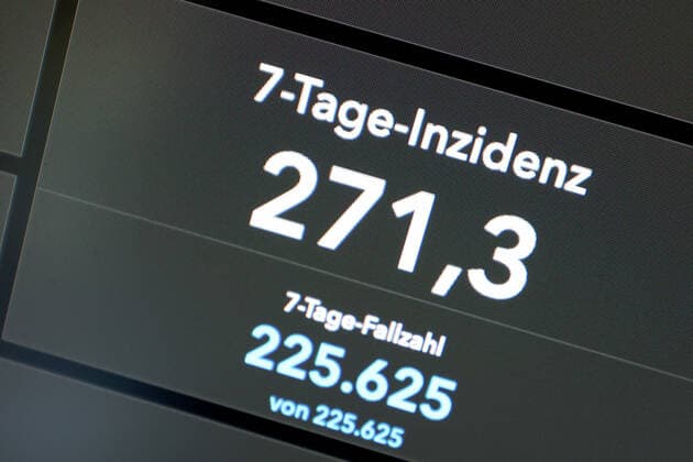 RKI dashboard, 7 day incidence is now 271.3 7 day incidence, RKI dashboard on a monitor on 25 08 2022 in Siegen Germany.