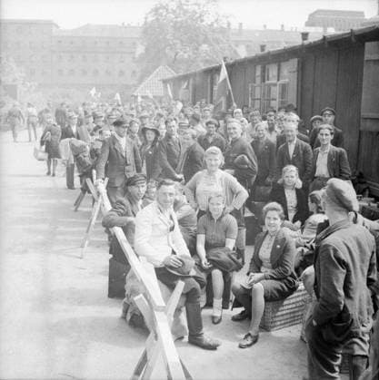 Displaced Persons and Refugees in Germany The Displaced Persons camp within the grounds of Hamburg Zoo was build by the Blohm & Voss company during WWII to house the forced labourers that worked in their factory. The camp was taken over by the British on 5 May 1945 and quickly given over as an arrivals centre for displaced persons. On arrival displaced persons were organised into groups of 50 for processing through the reception centre. They were dusted with anti-louse powder and given a registration card (D.P.3) bearing such details as their name, nationality and place of residence. All were then allotted a bed in one of the accommodation huts. In times of overflow a large former air raid shelter was used as overspill night accommodation. Copyright: xpiemagsx warofficeww2pie5222-994 !ACHTUNG AUFNAHMEDATUM GESCHÄTZT!