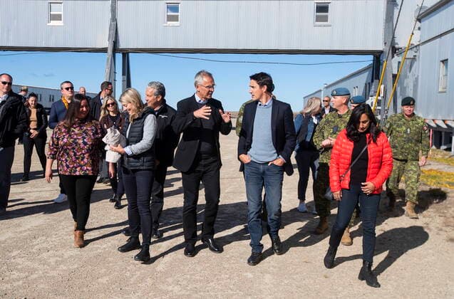 August 25, 2022, CAMBRIDGE BAY, AB, CANADA: NATO Secretary General Jens Stoltenberg and Prime Minister Justin Trudeau visit the North Warning System Site in Cambridge Bay, Nunavut, on Thursday August 25, 2022. CAMBRIDGE BAY CANADA  - ZUMAc35_ 20220825_zaf_c35_067 Copyright: xJasonxFransonx