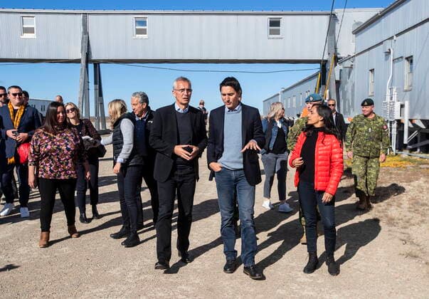 August 25, 2022, CAMBRIDGE BAY, AB, CANADA: NATO Secretary General Jens Stoltenberg and Prime Minister Justin Trudeau visit the North Warning System Site in Cambridge Bay, Nunavut, on Thursday August 25, 2022. CAMBRIDGE BAY CANADA  - ZUMAc35_ 20220825_zaf_c35_068 Copyright: xJasonxFransonx