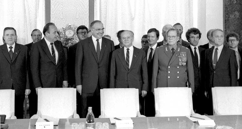Gromyko, Genscher, Kohl, Tikhonov, Ustinov 864155 04.07.1983 Chancellor of Germany Helmut Kohl and Hans-Dietrich Genscher, Foreign Minister and Vice Chancellor of Germany, visiting the USSR. First row, from left: Andrei Gromyko, Minister of Foreign Affairs and First Deputy Chairman of the Council of Ministers, Hans-Dietrich Genscher, Helmut Kohl, Chairman of the Council of Ministers Nikolai Tikhonov, Minister of Defense of the Soviet Union Dmitry Ustinov. Vyasheslav Runov Sputnik Moscow Russia  Copyright: xVyasheslavxRunovx