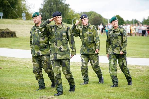 Bilder des Jahres 2022, Entertainment 08 August Entertainment Themen der Woche KW34 Entertainment Bilder des Tages Kronprinzessin Victoria von Schweden in Uniform am Tag der Garnison in Göteburg GÖTEBORG 20220826 Älvsborgs amfibieregementes nya fana lämnas över av kronprinsessan Victoria under en ceremoni pa garnisonens dag pa fredagen. Göteborg Sverige x9200x *** GÖTEBORG 20220826 Älvsborg Amphibious Regiments new banner is handed over by Crown Princess Victoria during a ceremony on the garrisons day on Friday Gothenburg Sweden x9200x  Copyright: xAdamxIhse TTx KRONPRINSESSAN GARNISONENS DAG