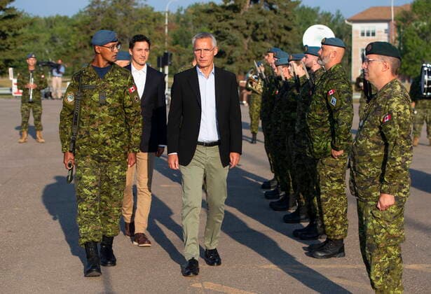 August 26, 2022, Cold Lake, AB, CANADA: NATO Secretary General Jens Stoltenberg and Prime Minister Justin Trudeau take part in a an Guard of Honour inspection at 4 Wing Cold Lake air base in Cold Lake Alta, on Friday August 26, 2022. Cold Lake CANADA  - ZUMAc35_ 20220826_zaf_c35_007 Copyright: xJasonxFransonx