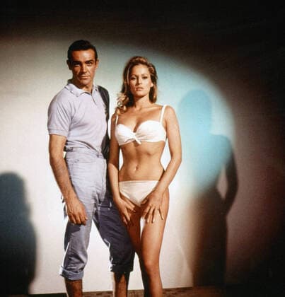 Ursula Andress as Honey Ryder and Sean Connery as James Bond Dr. No (1962) United Artists File Reference 34000-527THA  Copyright: xCinemaxLegacyxCollection ThexHollywoodxArchivex 34000-527bTHA