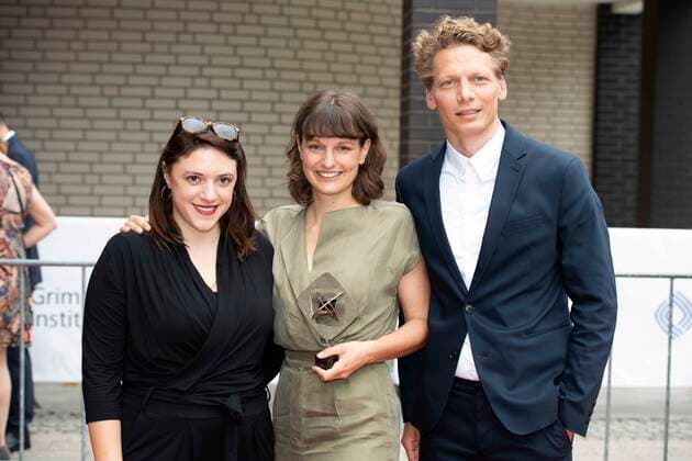Nele DEHNENKAMP, center, award winner children and youth, and her team red carpet, red carpet show, arrival, arrival, 58 Adolf Grimme Award ceremony Adolf Grimme Award Grimme Award in Marl, 26 08 2022 a