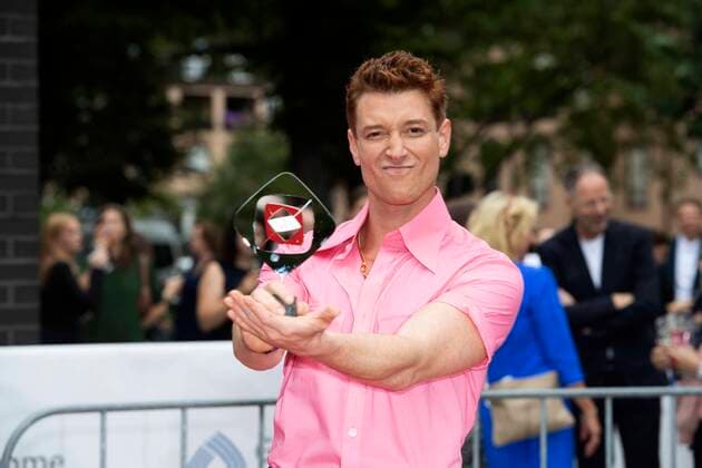 Entertainment Themen der Woche KW34 Daniel DONSKOY,. Schauspieler, Preistraeger Unterhaltung fuer Freitag Nacht Jews, , Roter Teppich, Red Carpet Show, Ankunft, arrival, 58. Verleihung des Adolf-Grimme-Preises Adolf-Grimme-Preis Grimmepreis in Marl, 26.08.2022. Ã‚ *** Daniel DONSKOY, actor, award winner entertainment for Friday Night Jews, , red carpet, red carpet show, arrival, arrival, 58 award ceremony of the Adolf Grimme Prize Adolf Grimme Prize Grimme Prize in Marl, 26 08 2022 Ã