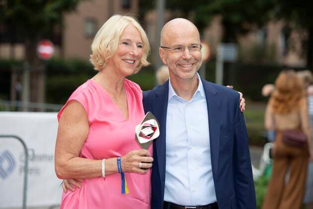 Katrin EIGENDORF, journalist, award winner special journalistic achievement, with husband Joerg EIGENDORF, red carpet, red carpet show, arrival, 58 award ceremony of the Adolf Grimme Prize Adolf Grimme Prize Grimme Prize in Marl, 26 08 2022 Ã