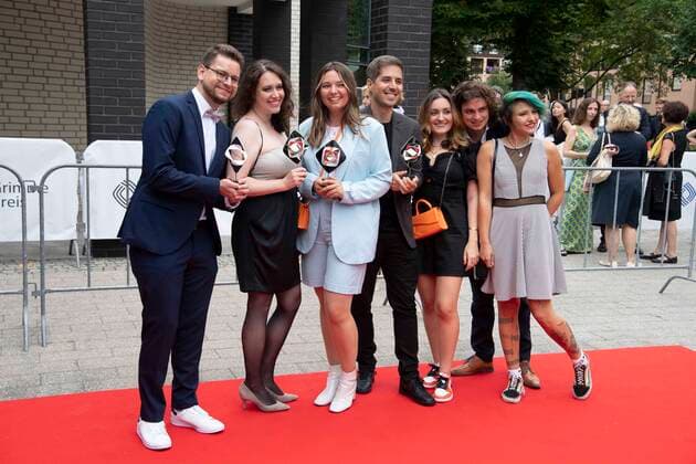 Raphael Gregotsch, singer MELE, Robert Hecklau, Marlene Schittenhelm, Kim Stoppert and team, award winners children and youth, red carpet, red carpet show, arrival, arrival, 58 Adolf Grimme Award Adolf Grimme Award Grimme Award in Marl, 26 08 2022 a