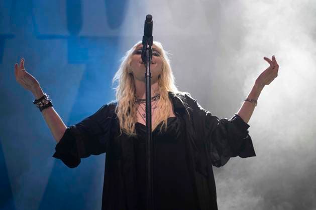 April 14, 2022, Calgary, Alberta, Canada: Singer Taylor Momsen of The Pretty Reckless performs at the Calgary Saddledome Calgary Canada - ZUMAr123 20220414_zap_r123_029 Copyright: xBadenxRothx