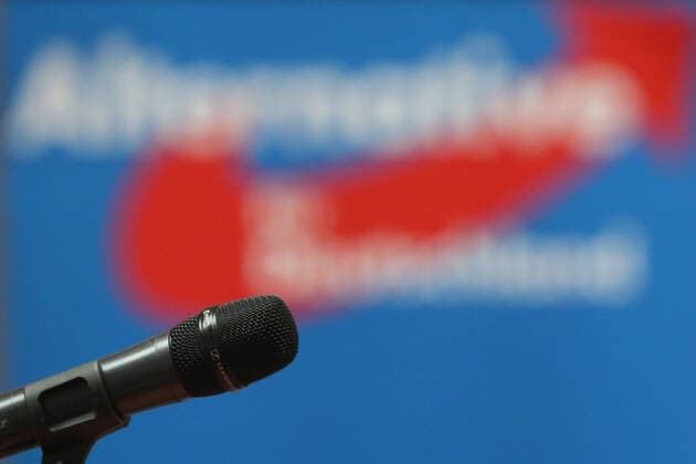 Deutsche Parteien: AfD, Symbolbilder Blick am Sonnabend (27.08.2022) in Ivenack (Landkreis Mecklenburgische Seenplatte) auf den örtlichen AFD Landespareitag. Bei der Veranstaltung stand u.a. die künftige Energiepolitik im Mittelpunkt. Dazu befassten sich die Teilnehmer mit den anstehenden Corona-Maßnahmen. Außerdem gingen sie auf die Einwanderung und Migration ein. Darüber setzten sie sich mit der Entlastung der Bürgerinnen und Bürger auseinander. *** View on Saturday 27 08 2022 in Ivenack county Mecklenburg Lake District on the local AFD Landespareitag At the event was among other things the future energy policy in the center For this, the participants dealt with the upcoming Corona measures In addition, they went to immigration and migration In addition, they dealt with the
