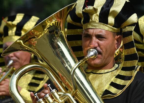 Russia Military Music Festival 8261810 27.08.2022 A member of the Egyptian Military Symphonic Band performs during the Spasskaya Tower international military music festival at the Exhibition of Achievements of National Economy (VDNKh) in Moscow, Russia. Mikhail Voskresenskiy Sputnik Moscow Russia  Copyright: xMikhailxVoskresenskiyx
