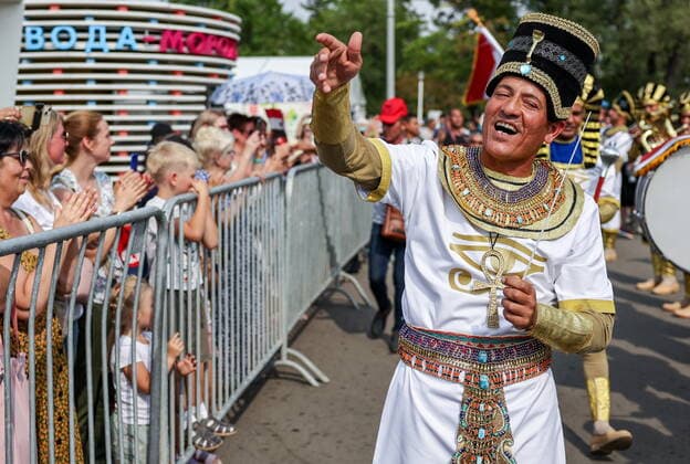 MOSCOW, RUSSIA - AUGUST 27, 2022: Members of the Egyptian Armed Forces Symphonic Band, participating in the Spasskaya Tower 2022 International Military Music Festival, parade the VDNKh Exhibition Centre. Sergei Bobylev TASS  TS13F8F9