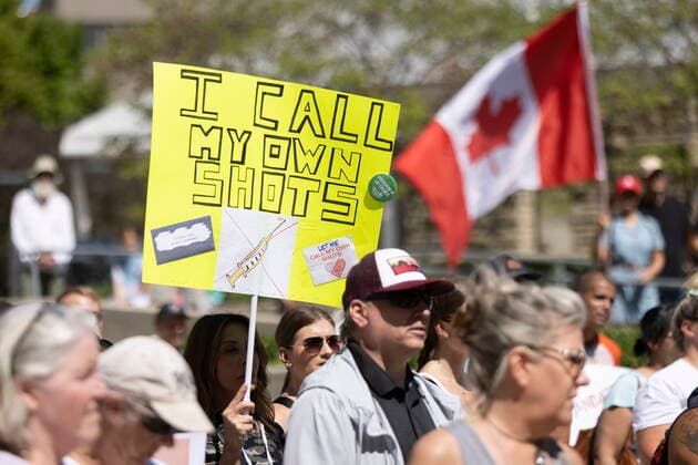August 27, 2022, London, Ontario, CANADA: A group of Western University students hold a protest against the school s COVID-19 mandates on Saturday Aug. 27, 2022. The London, Ont., university announced Monday that anyone on campus in the fall must have at least three COVID-19 shots and wear masks in classrooms. London CANADA  - ZUMAc35_ 20220827_zaf_c35_056 Copyright: xNicolexOsbornex