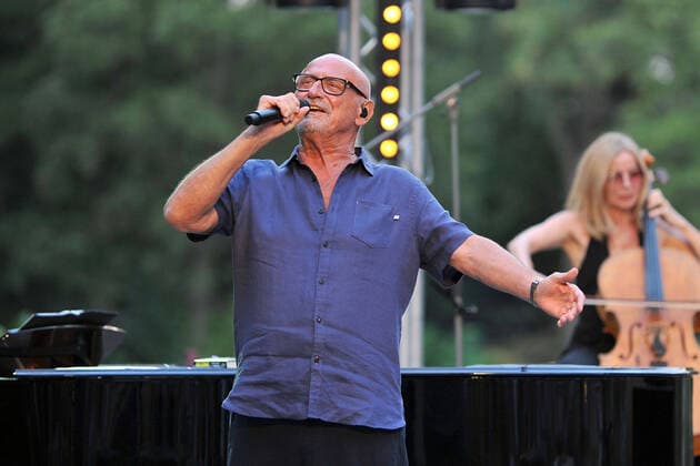 Entertainment Themen der Woche KW34 Entertainment Bilder des Tages Konstantin Wecker Trio. Konstantin Wecker Trio während eines Konzertes im Rahmen des Seebühnenzaubers am 27.08.2022 im Luisenpark Mannheim. 20220827MWI40787 *** Konstantin Wecker Trio Konstantin Wecker Trio during a concert at the Seebühnenzaubers on 27 08 2022 at Luisenpark Mannheim 20220827MWI40787