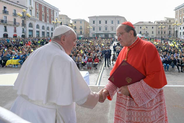 News Themen der Woche KW34 News Bilder des Tages August 28, 2022, L AQUILA: Pope Francis during his Pastoral Visit, for Celestinian Forgiveness (Perdonanza Celestiniana), in L Aquila with the opening of the Holy Door in the churchyard of the Basilica of Santa Maria di Collemaggio, Italy, 28 August 2022. The Celestinian Forgiveness is a religious and historical annual event held in L Aquila, Italy, at the end of August. It is a catholic jubilee celebration, established in 1294 by Pope Celestine V with his bull Inter sanctorum solemnia (also known as Bull of Pardon or Bull of Forgiveness). Since 2011 the celebration is a Heritage of Italy for tradition and in 2019 it was inscribed in the UNESCO Representative List of the Intangible Cultural Heritage of Humanity. On 06 April 2009 an eart - ZUMAa110 20220828_zaf_a110_007 Copyright: xVaticanxMediax