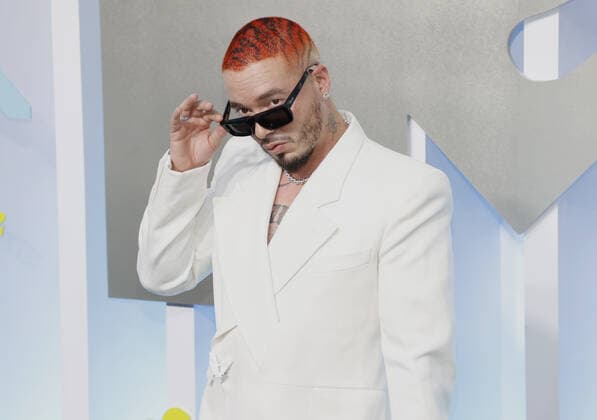 J Balvin arrives on the red carpet at the 2022 MTV Video Music Awards VMA s at the Prudential Center in Newark, New Jersey on Sunday, August 28, 2022.  NYP202208281089 JOHNxANGELILLO
