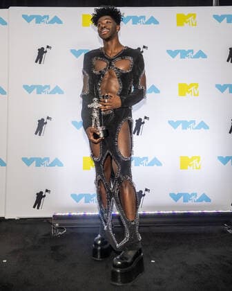 Lil Was X holds the Moon Person Award in the press room at the 2022 MTV Video Music Awards VMA s at the Prudential Center in Newark, NJ on Sunday, August 28th, 2022.  NYP20220828504 GabrielexHoltermann
