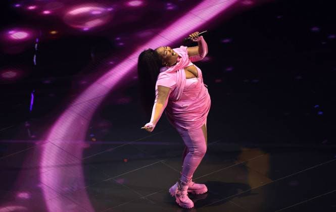 Berühmte Feministinnen, Lizzo Entertainment Bilder des Tages Lizzo performs at the 2022 MTV Video Music Awards VMA s at the Prudential Center in Newark, New Jersey on Sunday, August 28, 2022.  NYP2022082830108 JOHNxANGELILLO