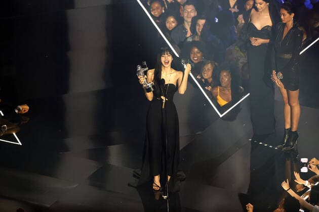 Lisa accept the award for best K-Pop for Lalisa at the 2022 MTV Video Music Awards VMA s at the Prudential Center in Newark, New Jersey on Sunday, August 28, 2022.  NYP2022082890117 JOHNxANGELILLO