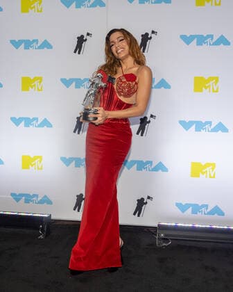 Anitta holds the Moon Person Award in the press room at the 2022 MTV Video Music Awards VMA s at the Prudential Center in Newark, NJ on Sunday, August 28th, 2022.  NYP20220828519 GabrielexHoltermann