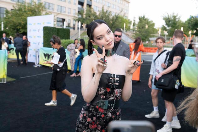 August 28, 2022, Newark, New Jersey, U.S: DOVE CAMERON appears before the red carpet wearing Paco Rabanneduring the MTV awards show at the Prudential Center in Newark, New Jersey. Newark U.S. - ZUMAp140 20220828_zap_p140_060 Copyright: xBrianxBranchxPricex