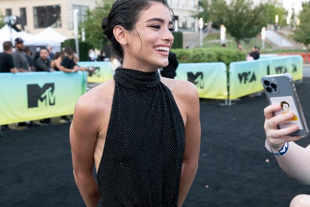 August 28, 2022, Newark, New Jersey, U.S: DIXIE DÃ¢â‚¬â ¢AMELIO appears before the red carpet wearing Alexandre Vauthier Coutureduring the MTV awards show at the Prudential Center in Newark, New Jersey. Newark U.S. - ZUMAp140 20220828_zap_p140_069 Copyright: xBrianxBranchxPricex