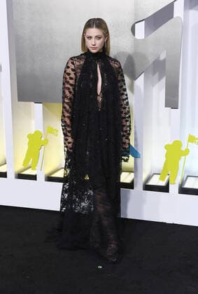 August 28, 2022, Newark, NJ, USA: Lili Reinhart attends the 2022 MTV VMAs at Prudential Center on August 28, 2022 in Newark, New Jersey. Newark USA - ZUMAs181 20220828_zea_s181_108 Copyright: xJeremyxSmith Imagespacex