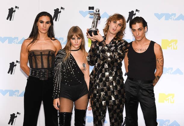 Entertainment Themen der Woche KW34 Entertainment Bilder des Tages August 28, 2022, Newark, NJ, USA: Ethan Torchio, Victoria De Angelis, Thomas Raggi and Damiano David of Maneskin pose in the press room at the 2022 MTV VMAs at Prudential Center on August 28, 2022 in Newark, New Jersey. Newark USA - ZUMAs181 20220828_zea_s181_160 Copyright: xJeremyxSmith Imagespacex
