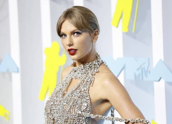 Taylor Swift arrives on the red carpet at the 2022 MTV Video Music Awards VMA s at the Prudential Center in Newark, NJ on Sunday, August 28th, 2022.  NYP20220828971 JOHNxANGELILLO