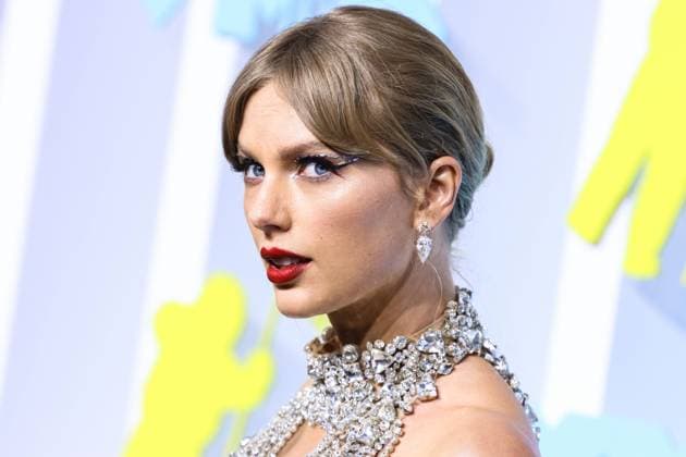 2022 MTV Video Music Awards - Arrivals Taylor Swift wearing an Oscar de la Renta dress, Christian Louboutin shoes, and Lorraine Schwartz jewelry arrives at the 2022 MTV Video Music Awards held at the Prudential Center on August 28, 2022 in Newark, New Jersey, United States. Prudential Center, Newark, New Jersey New Jersey United States  Copyright: xImagexPressxAgencyx originalFilename: collin-2022mtvv220829_npZmM.jpg