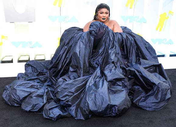 Bilder des Jahres 2022, Entertainment 08 August Entertainment Themen der Woche KW35 2022 MTV Video Music Awards - Arrivals Lizzo wearing a Jean Paul Gaultier Couture dress arrives at the 2022 MTV Video Music Awards held at the Prudential Center on August 28, 2022 in Newark, New Jersey, United States. Prudential Center, Newark, New Jersey New Jersey United States  Copyright: xImagexPressxAgencyx originalFilename: collin-2022mtvv220829_npTFU.jpg