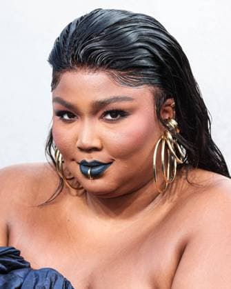 Berühmte Feministinnen, Lizzo 2022 MTV Video Music Awards - Arrivals Lizzo wearing a Jean Paul Gaultier Couture dress arrives at the 2022 MTV Video Music Awards held at the Prudential Center on August 28, 2022 in Newark, New Jersey, United States. Prudential Center, Newark, New Jersey New Jersey United States  Copyright: xImagexPressxAgencyx originalFilename: collin-2022mtvv220829_nphKZ.jpg