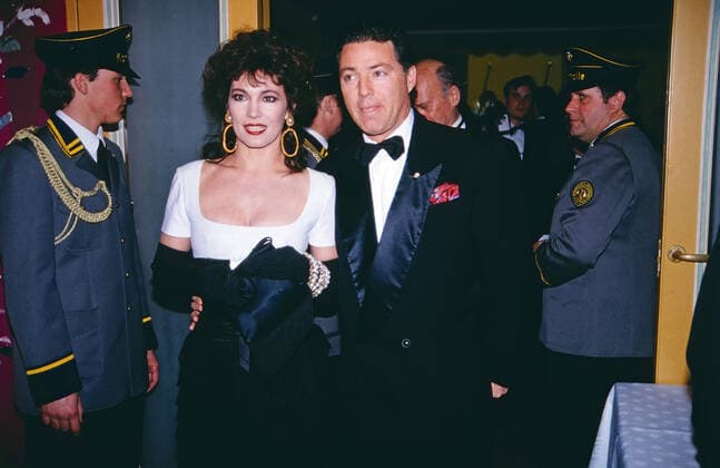 IRIS BERBEN, DANIEL LEWY Schauspielerin Iris Berben mit Partner Daniel Lewy bei einer Veranstaltung, Deutschland, circa 1990. German actress Iris Berben at an event with Israeli partner in life, Daniel Lewy, Germany, circa 1990., Deutschland Copyright: kpa UnitedArchives55043300 EDITORIAL USE ONLY