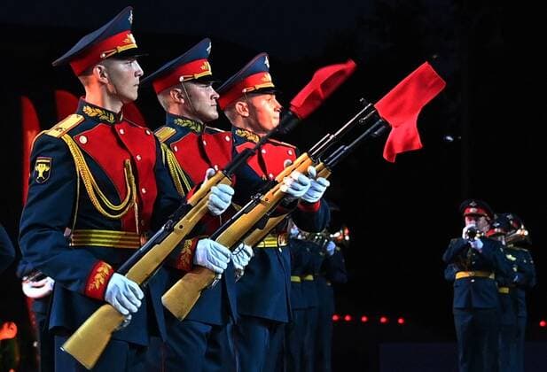 Russia Military Music Festival 8263751 30.08.2022 Members of the Honor Guard of the 154 Preobrazhensky Regiment perform during the Spasskaya Tower international military music festival in Red Square in Moscow, Russia. Evgeny Odinokov Sputnik Moscow Russia  Copyright: xEvgenyxOdinokovx