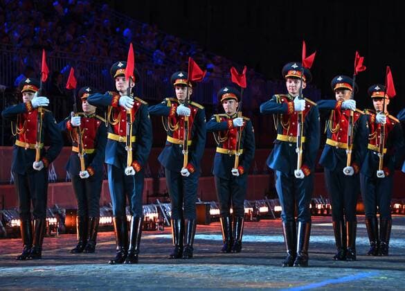 Russia Military Music Festival 8263752 30.08.2022 Members of the Honor Guard of the 154 Preobrazhensky Regiment perform during the Spasskaya Tower international military music festival in Red Square in Moscow, Russia. Evgeny Odinokov Sputnik Moscow Russia  Copyright: xEvgenyxOdinokovx