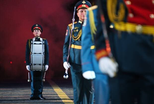 Russia Military Music Festival 8263759 30.08.2022 Members of the Honor Guard of the 154 Preobrazhensky Regiment perform during the Spasskaya Tower international military music festival in Red Square in Moscow, Russia. Evgeny Odinokov Sputnik Moscow Russia  Copyright: xEvgenyxOdinokovx