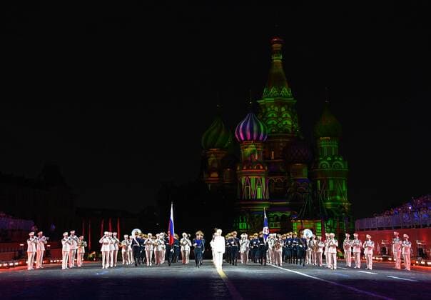 Russia Military Music Festival 8263775 30.08.2022 Members of the Honor Guard of the Presidential Regiment of the Moscow Kremlin Commandant s Service perform during the Spasskaya Tower international military music festival in Red Square in Moscow, Russia. Evgeny Odinokov Sputnik Moscow Russia  Copyright: xEvgenyxOdinokovx