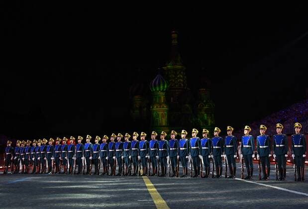 Russia Military Music Festival 8263784 30.08.2022 Members of the Honor Guard of the Presidential Regiment of the Moscow Kremlin Commandant s Service perform during the Spasskaya Tower international military music festival in Red Square in Moscow, Russia. Evgeny Odinokov Sputnik Moscow Russia  Copyright: xEvgenyxOdinokovx