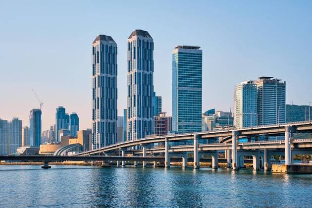 Creative Highlights World Wolkenkratzer der Stadt Busan und Gwangan-Brücke, Südkorea, Asien *** Skyscrapers the City Busan and Gwangan Bridge, South Korea, Asia Copyright: imageBROKER/DmitryxRukhlenko ibxdmr08457321.jpg