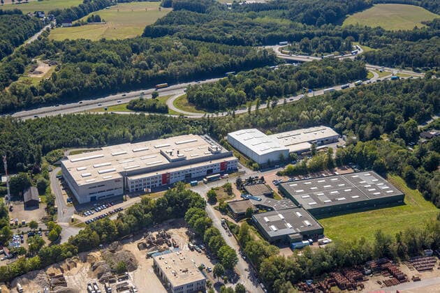Luftbild, Gewerbegebiet Eichenhofer Weg, WkW Automotive, Hermes Logistik, Mann + Hummel, Halloh, Sprockhövel, Ruhrgebiet, Nordrhein-Westfalen, Deutschland !ACHTUNGxMINDESTHONORARx60xEURO! *** Aerial view, industrial park Eichenhofer Weg, WkW Automotive, Hermes Logistik, Mann Hummel, Halloh, Sprockhövel, Ruhr area, North Rhine-Westphalia, Germany ATTENTIONxMINESTHONORARx60xEURO