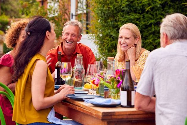 lachen,sommer,treffen,freunde,abendessen,gartenparty,fröhlich,lachend,lachende,lacht,sommerlich,befreundet,freund,freundschaft,abendbrot,gartenfest,gartenfeste,gartenparties,party,sommerfest,sommerparty *** laughing,summer,meeting,friends,dinner,garden party,laugh,smiling,summers,feedback,friend,dinners,garden parties,gartenfest,parties,party mmq-12tk ,model released, Symbolfoto
