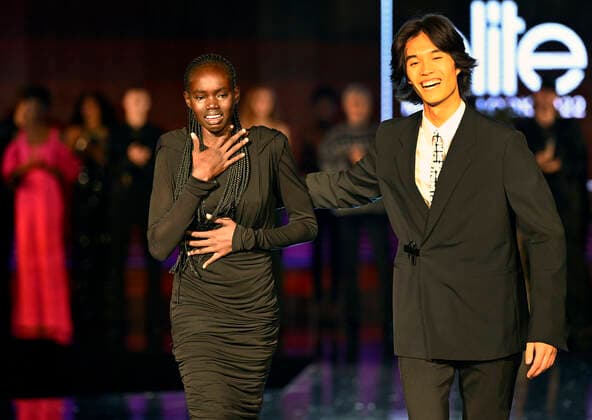 Schwarzkopf Elite Model Look 2022 Wettbewerb in Prag From left MAJDA JOHN PETER from South Sudan and SERGI SHAN from Spain are winners of the world final Schwarzkopf Elite Model Look 2022 competition in Prague, Czech Republic, August 30, 2022. (CTKxPhoto MichaelaxRihova) CTKPhotoP2022083009559  mir 1