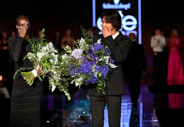 Schwarzkopf Elite Model Look 2022 Wettbewerb in Prag From left MAJDA JOHN PETER from South Sudan and SERGI SHAN from Spain are winners of the world final Schwarzkopf Elite Model Look 2022 competition in Prague, Czech Republic, August 30, 2022. (CTKxPhoto MichaelaxRihova) CTKPhotoP2022083009589  mir 3
