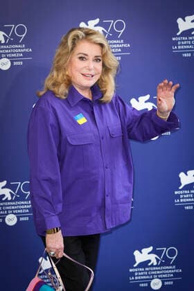 Photo IPP Daniele Cifala™ Venice 31 08 2022 The 79th Venice Film Festival 79 Mostra Internazionale d™Arte Cinematografica Golden Lion For Lifetime Achievement Award Photocall 79th Venice International Film Festival in the photo French actress Catherine Deneuve, wearing a flag of Ukraine on her shirt Italy Photo Press World Copyright  0