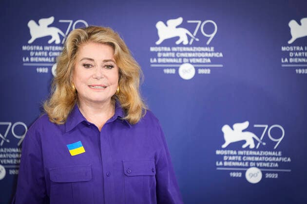 Photo IPP Daniele Cifala™ Venice 31 08 2022 The 79th Venice Film Festival 79 Mostra Internazionale d™Arte Cinematografica Golden Lion For Lifetime Achievement Award Photocall 79th Venice International Film Festival in the photo French actress Catherine Deneuve, wearing a flag of Ukraine on her shirt Italy Photo Press World Copyright  0