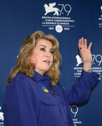 August 31, 2022, VENICE: French actress Catherine Deneuve poses at a photocall at the 79th annual Venice Film Festival, in Venice, Italy, 31 August 2022. The day before, Deneuve received the Golden Lion for Lifetime Achievement Award at the festival that runs from 31 August to 10 September 2022. ANSA CLAUDIO ONORATI VENICE - ZUMAa110 20220831_zaf_a110_018 Copyright: xClaudioxOnoratix