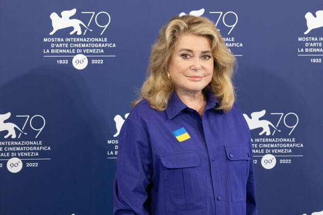 French actress Catherine Deneuve, wearing a flag of Ukraine on her shirt, poses on August 31, 2022, during a photocall for the Golden Lion for Lifetime Achievement she is to be awarded, on the opening day of the 79th Venice International Film Festival at Venice Lido. Ã‚ Photo: Cinzia Camela.  Copyright: xCinziaxCamelax xipa-agency.netx xLivexMediax