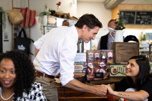 September 2, 2022, Burlington, ON, Canada: Prime Minister Justin Trudeau meets with at families at Familia Fine Foods in Burlington, Ont. Friday, September 2, 2022. Burlington Canada  - ZUMAc35_ 20220902_zaf_c35_010 Copyright: xNickxIwanyshynx